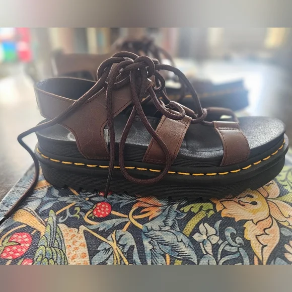 NEW Dr. Martens Brown Strappy Nartilla Platform Sandals Brown SIZE 8 - Picture 4 of 7